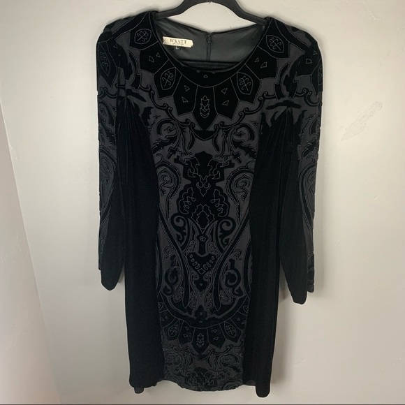 WYATT Collection Long Sleeve Velvet Dress - Picture 2 of 6